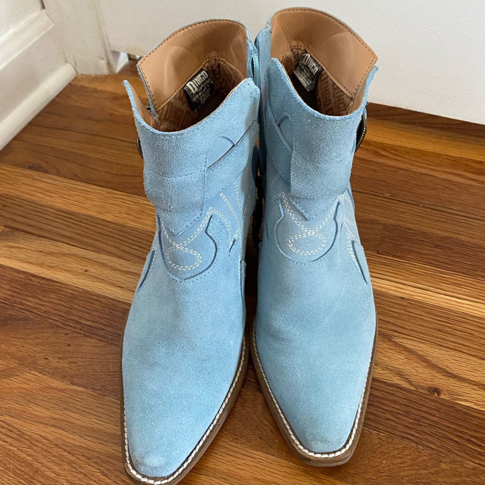 Only worn a handful of times for performances. Almost like new.